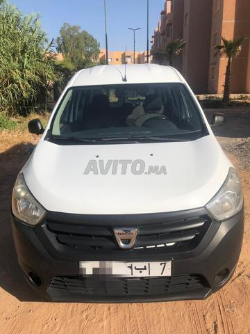 Voiture semi-neuve, toujours propre - 2