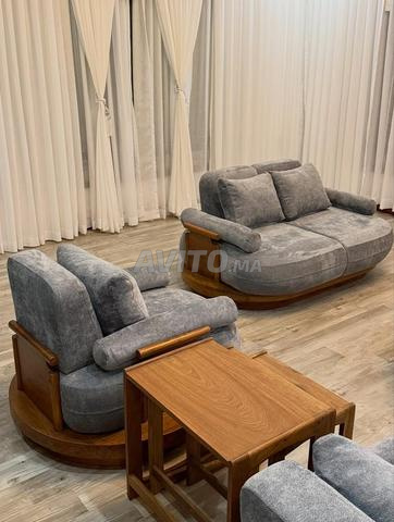 Salon moderne haut de gamme avec table à manger - 2