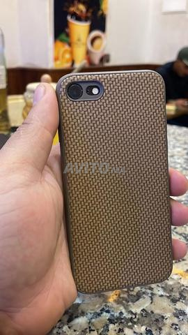 Smartphone iPhone 7 encore en bon état - 2