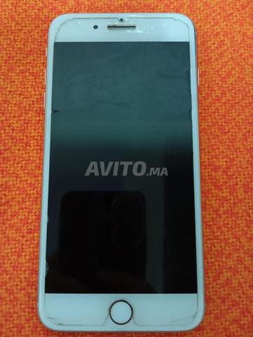 iPhone 8plus 64GB 1300Dh négociable - 2