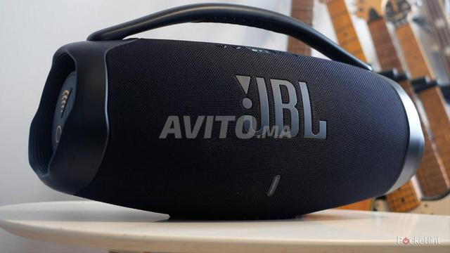 Le JBL Boombox 3 Wi-Fi est une enceinte massive pour les fêtes