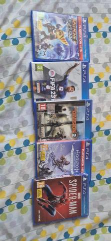 PS4 à vendre avec 5 jeux - 2