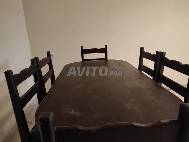 Salle à manger avec 6 chaises en bois - 2