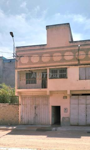 Maison avec grands garages, locaux - 2