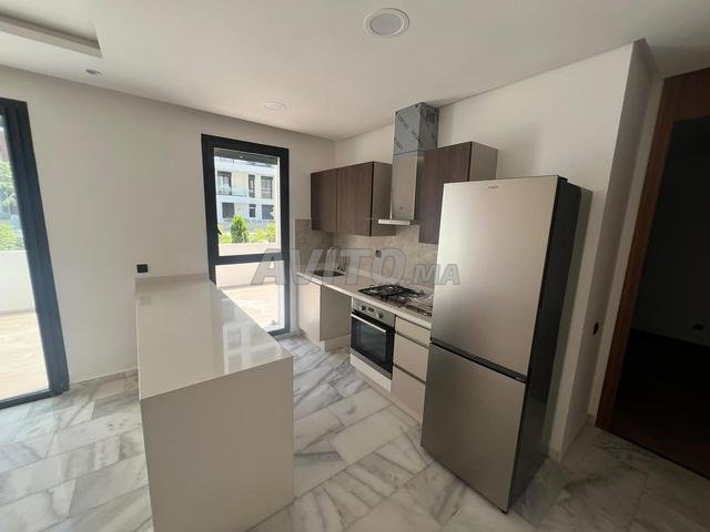 Studio neuf à louer à CFC avec terrasse 30 m²