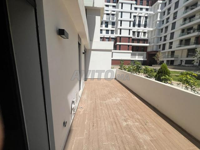 Studio neuf à louer à CFC avec terrasse 30 m²