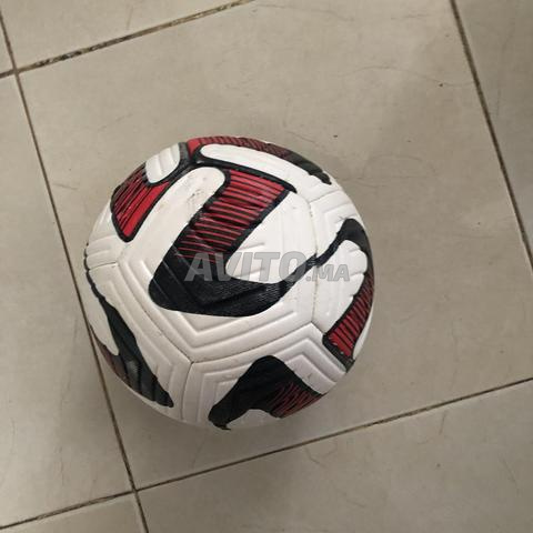 Ballon de football en bon état - 2