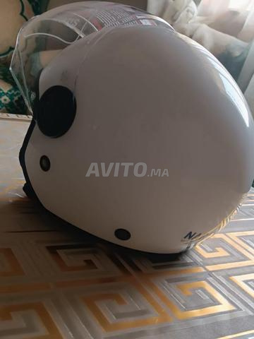 Un casque moto nouveau, tirée, bonne qualité 10/10 - 2