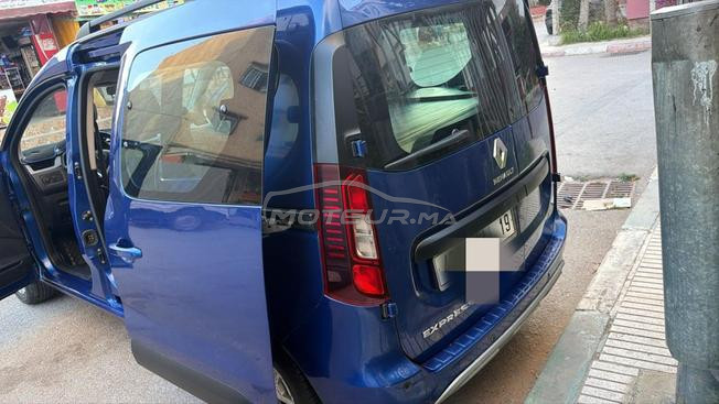 رونو اكسبريس حالة جيدة في عين سبع قرب مرجان