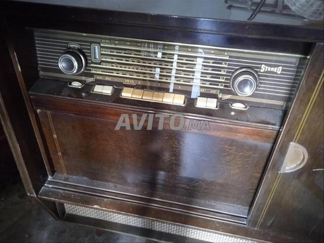 Radio vintage avec tourne disque