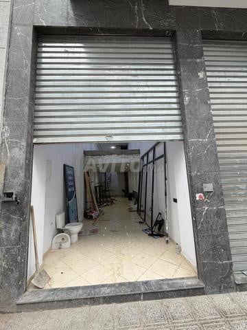 Magasin à louer à côté de la clinique Chikh Khalifa