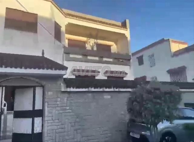 فيلا ضخمة للبيع بالمجاهدين صالحة للمشاريع