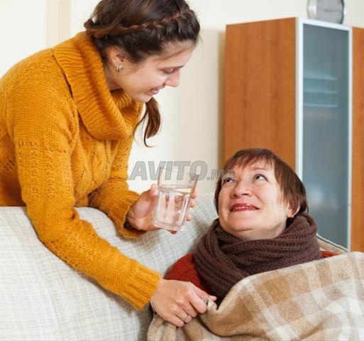 garde malade aide aux personnes agees