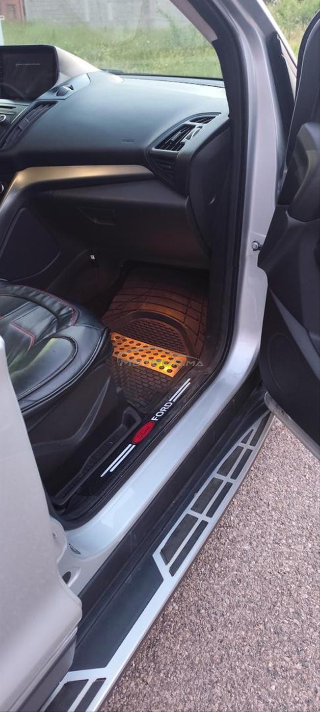 voiture Ford Kuga modèle 2020 tf 