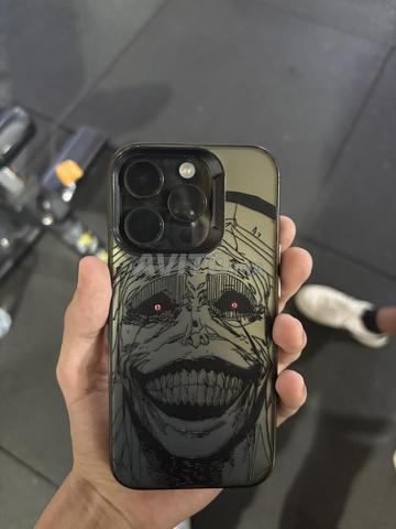 iPhone 15 Pro en bon état - 2