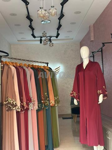 عبايات حريرية مطرزة