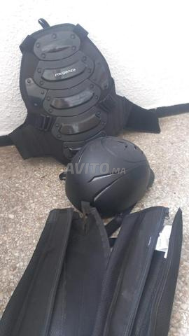 خوذة، واقي ظهر، وجوارب ركوب الخيل