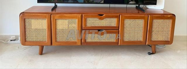طاولة تلفزيون بتصميم خشبي - 2