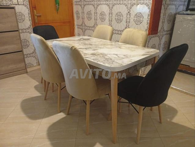 طاولة بـ 4 كراسي - 2