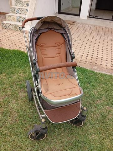 عربة أطفال وسرير أطفال