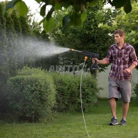 Nettoyeur haute pression sans fil puissant et efficace.