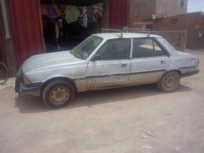 Peugeot 305