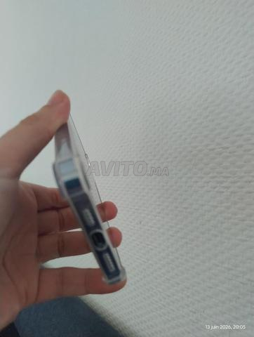 iPhone 13 Pro Max très propre de l'étranger - 2
