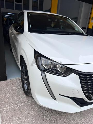 Peugeot 208 Diesel Automatique 2022 à Kénitra - 2