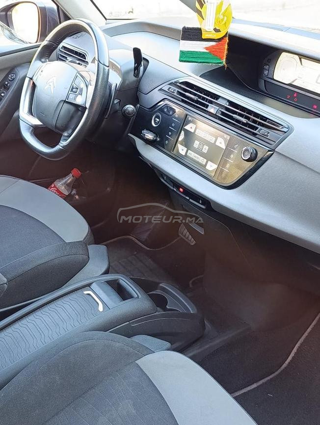 voiture très bon état, comme neuf 