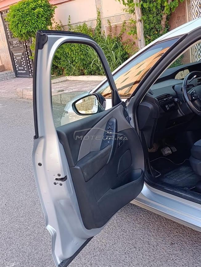 voiture très bon état, comme neuf 