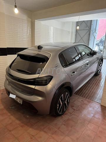 Peugeot 208 Diesel Manuelle 2025 à Tétouan - 2