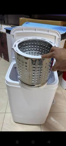 Machine à laver ordinaire avec essoreuse
