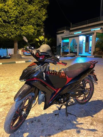 Moto en bon état modèle 2021 à prix raisonnable - 2