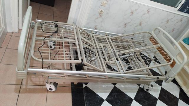 سرير كهربائي مع مرتبة مضادة للقرح
