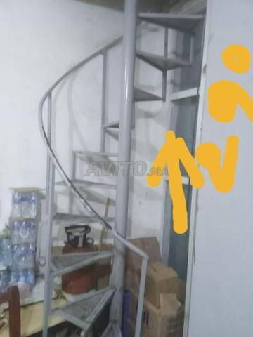 Pour les commerçants : escalier en colimaçon à vendre, prix 1 000 000 MAD