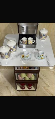 Coin café et table en céramique italienne de luxe. - 2
