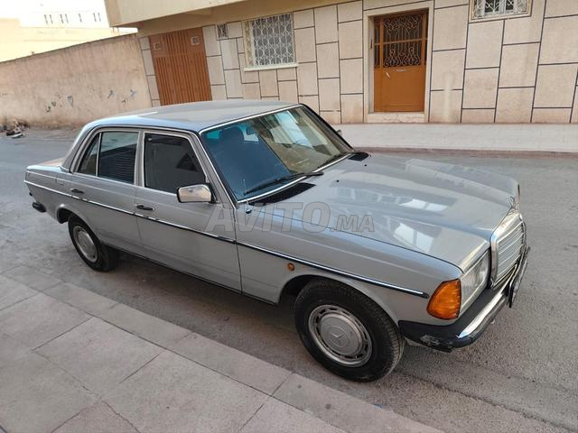 Mercedes 240D - 2