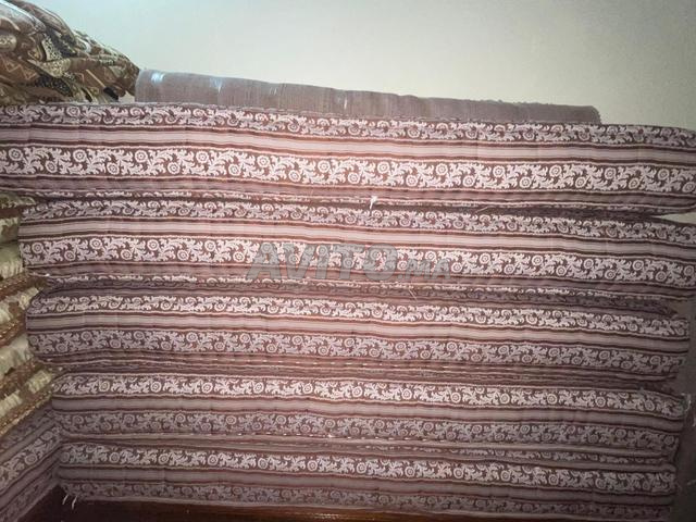 Salon traditionnel marocain 15 coussins 12 accoudoirs 3 banquettes longues - 2