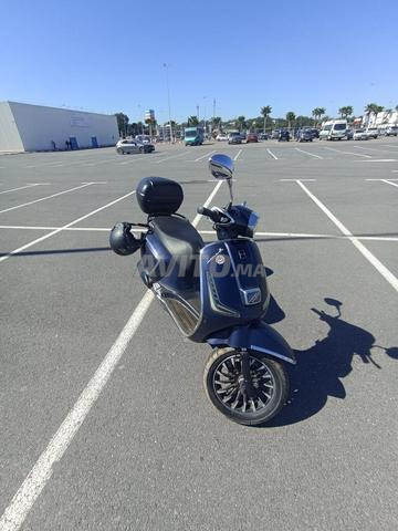 Scooter Leonardo Enzo (Style Vespa) Bleu Marine - 2