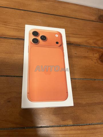 17 pro max original nord américain Esim