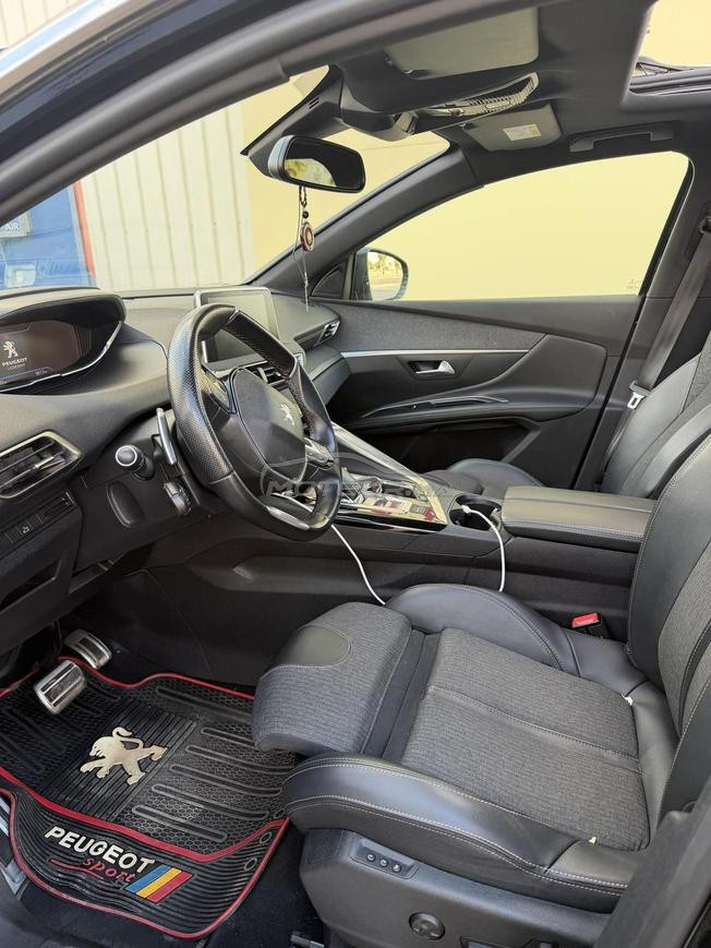 Peugeot 5008 Diesel Automatique 2020 à Had Soualem