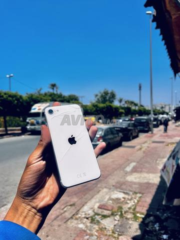 iPhone SE officiel jamais ouvert - 2