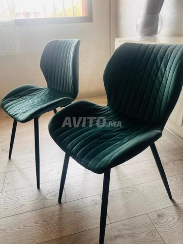 Table en marbre et chaises