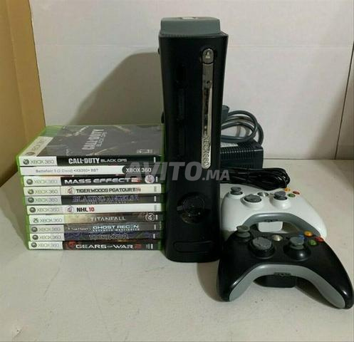 Xbox 360 / 2 manettes dont une originale (encore propre)