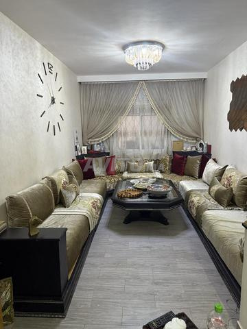 Salon à vendre avec table et tapis