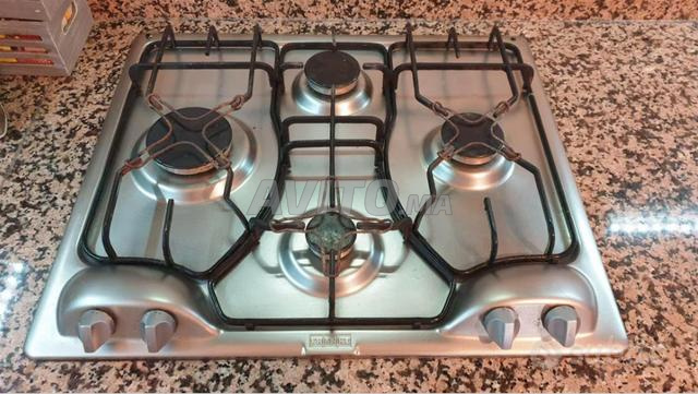 Plaque de cuisson à gaz avec hotte encastrable