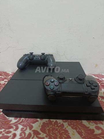 PlayStation 4 en très bon état - 2