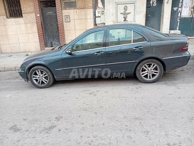 Mercedes-Benz 220 Diesel Automatique 2001 à Rabat - 2