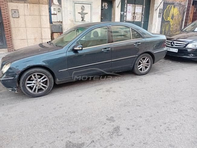 Mercedes-Benz 220 Diesel Automatique 2001 à Rabat