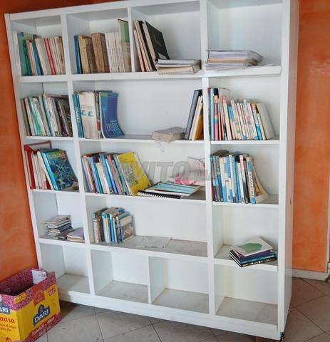 Bibliothèque et livres à vendre